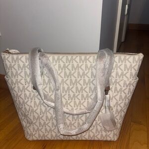 Michael Kors jet set purse ￼